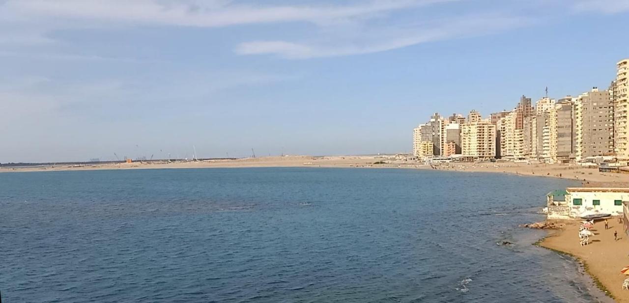 Seaside Haven: Furnished Apartment with Beach Views Abu Qir Exterior photo