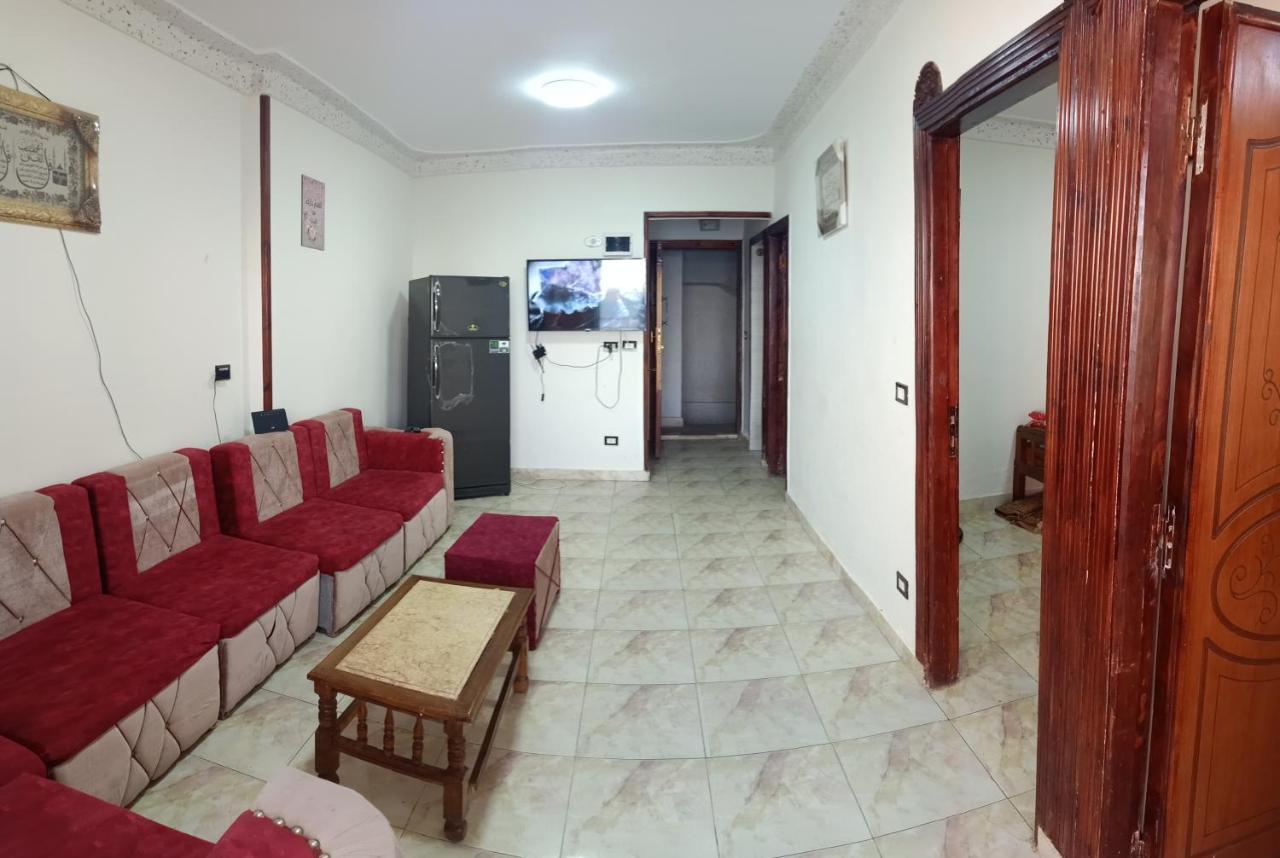 Seaside Haven: Furnished Apartment with Beach Views Abu Qir Exterior photo