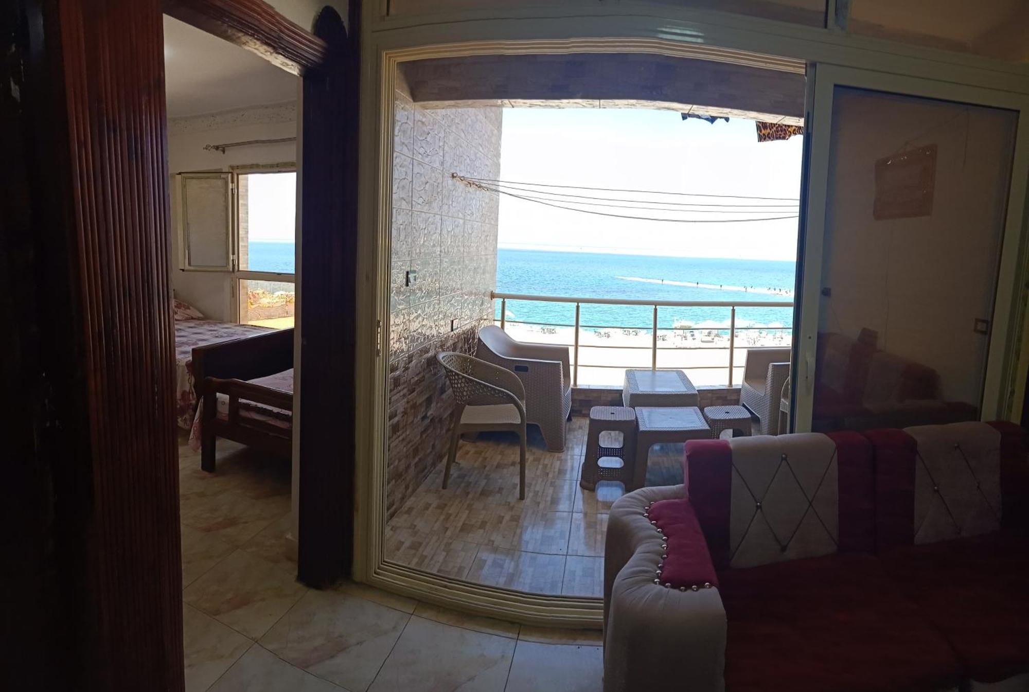 Seaside Haven: Furnished Apartment with Beach Views Abu Qir Exterior photo