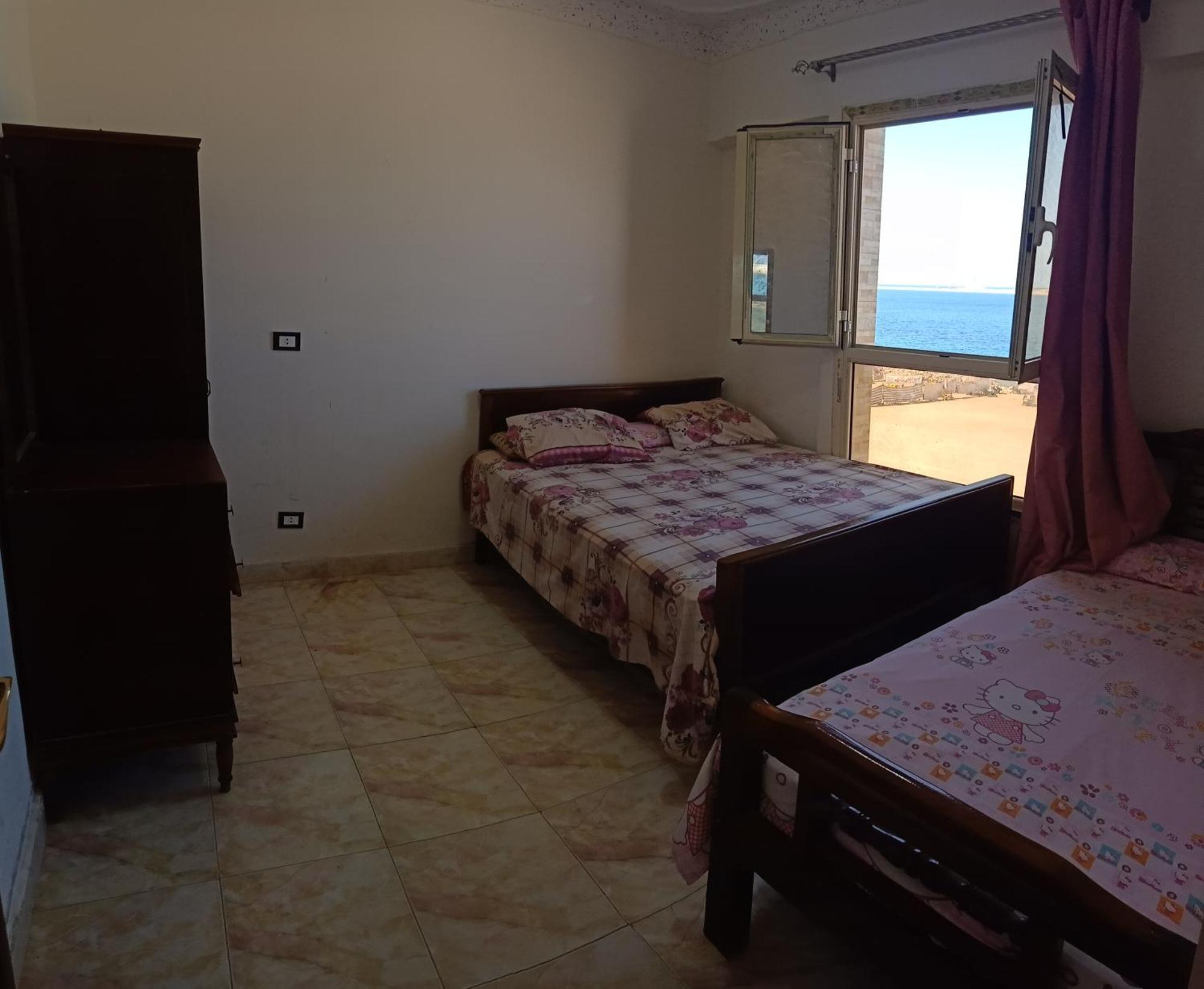 Seaside Haven: Furnished Apartment with Beach Views Abu Qir Exterior photo