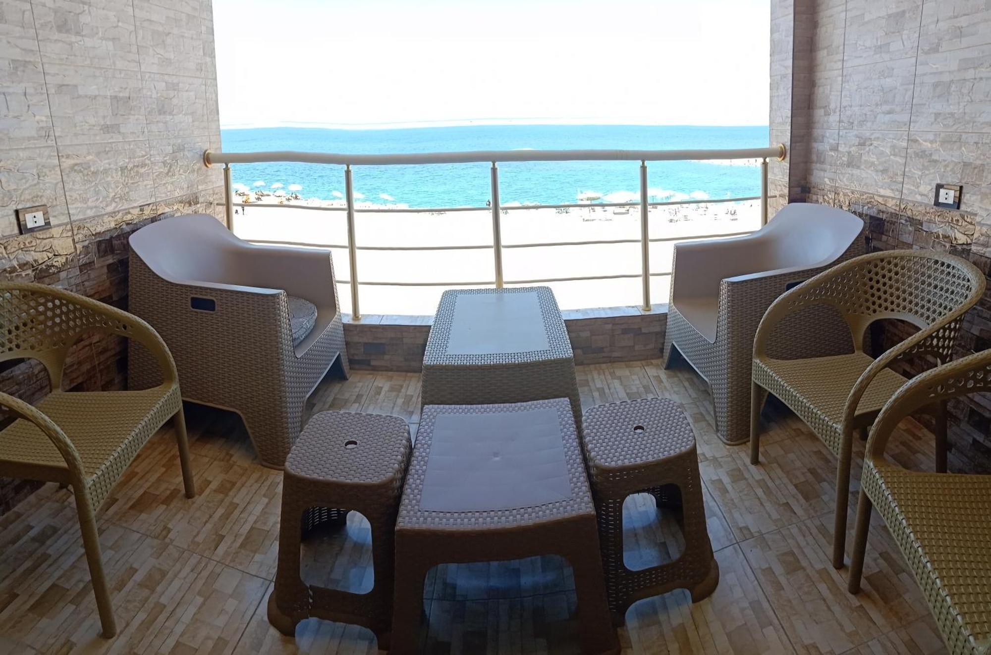 Seaside Haven: Furnished Apartment with Beach Views Abu Qir Exterior photo