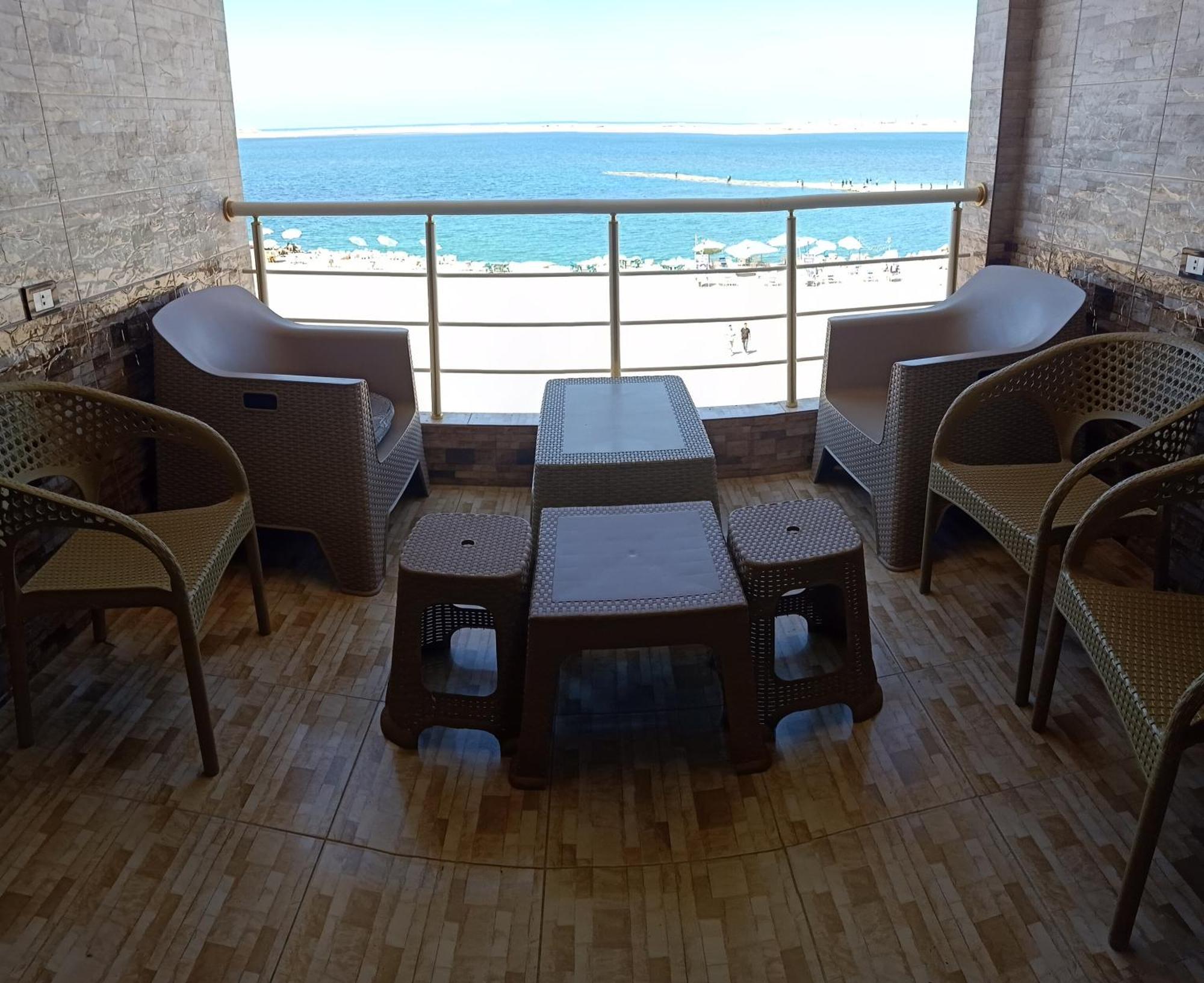 Seaside Haven: Furnished Apartment with Beach Views Abu Qir Exterior photo